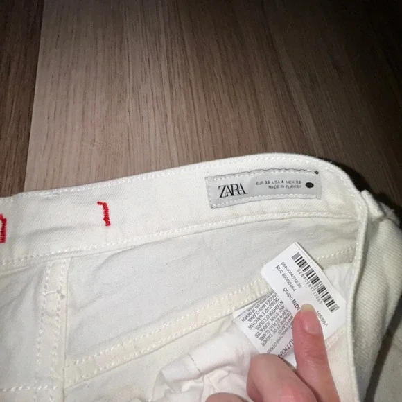 NWT Zara Relaxed Straight‎ Leg Mid Rise SIZE 4 Antique Ecru Denim Jeans Womens - Picture 3 of 7